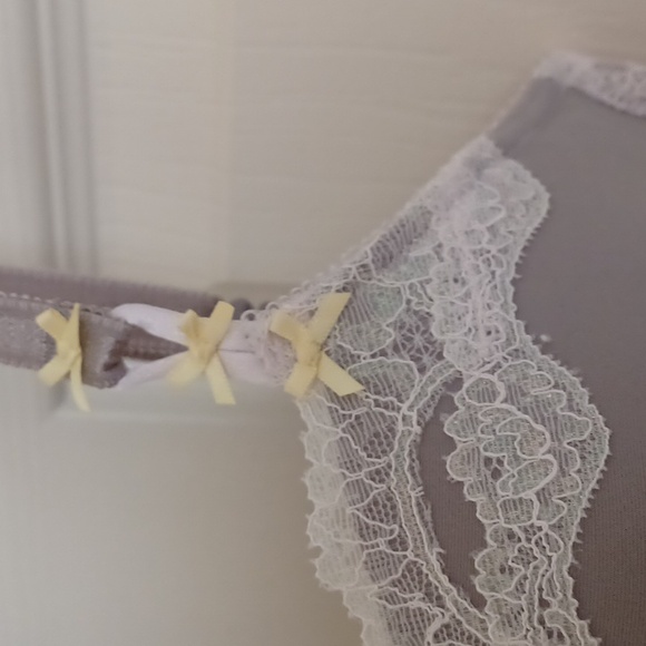 Victoria’s Secret Dream Angels Lined Demi Bra in Light Gray ** SZ 32DDD - Picture 4 of 9